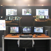 ブースに再現された「CSP画像センターサービス」のコントロールルーム