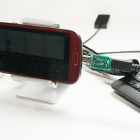 MHL対応のスマートフォンから、MHL ALTモードにより映像とUSBコントロール信号をPC周辺機器に伝送する使用イメージ
