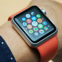 4月24日に発売されるApple Watch。写真はエントリーモデルの「Apple Watch Sport」