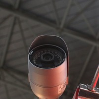 PoE＆夜間撮影に対応し、さらにIP66の防水性能備えたバレット型ネットワークカメラはフルHDの解像度を誇る