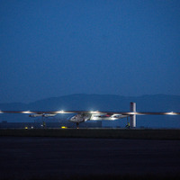 太陽光エネルギーのみで飛ぶ有人飛行機「ソーラー・インパルス2」参考画像（2015年4月21日）