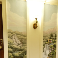 新客室の廊下にはミッキーたちの冒険を描く壁画が4種