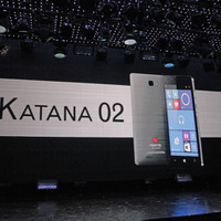 Windows 10 Mobileフォン「KATANA 02」