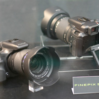 富士フイルムの高倍率カメラ　PIE 2008