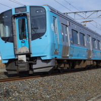 IGRと青い森鉄道は7月から来春まで共同フリー切符を発売。指定された期間中の連続する2日間に限り、両社の鉄道路線が自由に乗り降りできる。写真は青い森鉄道の普通列車。