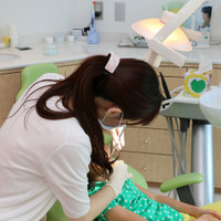 日本歯学センターでの歯の検診風景