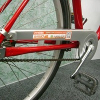 実際の自転車にはチェーンカバーなどに貼り付けられる