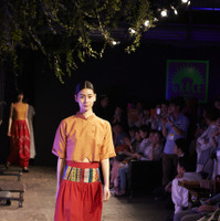 ミャンマーのクリエーションを紹介するイベント「GRACE」開催。画像はモー・ホム氏によるショーの様子。