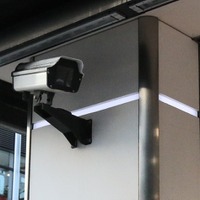 東京五輪など国際的なイベントを控えてセキュリティへの関心が高まる中で、監視カメラ・防犯カメラに関わるマーケティングに活用することを想定した調査レポートとなっている（画像はイメージ）