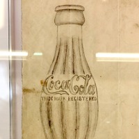 コカ・コーラボトル＝コンツアーボトルの原画スケッチ（コピー）