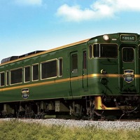 10月10日から運行を開始する城端線・氷見線の観光列車。列車名は『ベル・モンターニュ・エ・メール』に決まった。