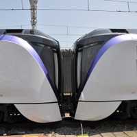 E353系の基本編成と付属編成の連結部