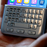 「Galaxy Note 5/S6 edge+」用に、BlackBerry風の物理キーボード付きカバー発売 画像