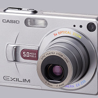 　カシオ計算機は、「EXILIM ZOOM EX-Z55」の姉妹機として、500万画素CCDや光学3倍ズームレンズ、2.0型液晶、光学ファインダーを搭載したデジタルカメラ「EXILIM ZOOM EX-Z50」を10月中旬に発売する。