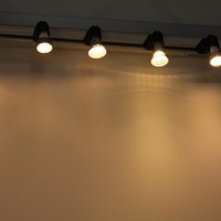ハロゲン電球の代わりに提案しているLED照明。光の出方がそれぞれ異なる