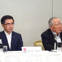スズキの、鈴木修会長（右）と鈴木俊宏社長（左）