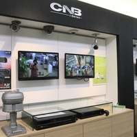 ローコストモデルを中心としたCNBのネットワークカメラの展示スペース（撮影：防犯システムNAVI取材班）
