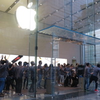 Apple Store 表参道で販売を開始