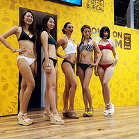 ツーリズムEXPOジャパン（東京・有明、9月26・27日）のグアム政府観光局ブースで実施された三愛水着楽園ファッションショー（27日）