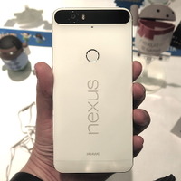 「Nexus 6P」の背面