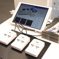 センサーネットワークモジュールを使った製造機械や橋脚の振動検知のデモ展示（撮影：防犯システム取材班）