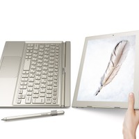 液晶部は厚さ約6.9mm、重量約569gと同型のタブレットとしては世界最薄最軽量のタブレットとなる「dynaPad N72」
