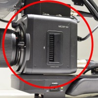 レンズを接続した四角いボックス型の部分が「ME20F-SH」の本体。低照度環境下でもカラーのフルHD動画を撮影できる（撮影：防犯システム取材班）
