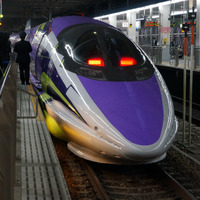 こだま新幹線「500 TYPE EVA」。博多―新大阪間を運行する。
