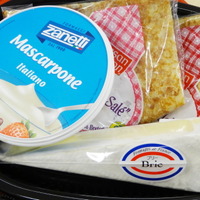 ＜ジャコビア＞チーズをザラメをまぶしたクレープに包んで食べる、ペイザンプレトンクレープ　ザラメ・キャラメル（1,479円）※ShinQs限定