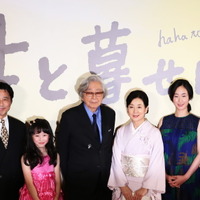 写真左から、加藤健一、本田望結、山田洋次監督、吉永小百合、黒木華、浅野忠信