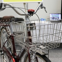 今回は自転車のハンドルにIDタグを内蔵したLEDライトを設置するという形で展示が行われた（撮影：防犯システム取材班）