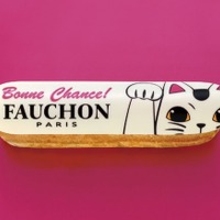 「FAUCHON（フォション）」から招き猫をモチーフにしたエクレア「Eclair Bonne Chance!（エクレール ボンヌシャンス！）」が12月26日（土）より、今年も日本限定、期間限定で発売！