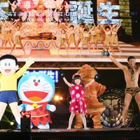 新日本プロレス1.4東京ドームにドラえもん＆小島よしおがダンス 画像