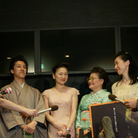 イベント終了後の囲み取材には、母・和泉節子のほか、姉の三宅藤九郎、淳子も登場した