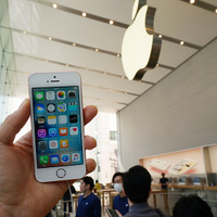 「iPhone SEは懐かしいサイズ感」……アップルストア発売初日レポート 画像
