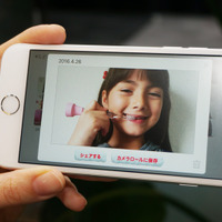 歯磨き中の子供のかわいい表情もキャプチャー、写真を保存できる