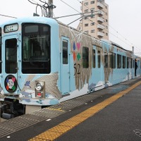 豊島園駅で報道公開された4000系改造の観光電車「52席の至福」（写真先頭は4号車）。4月17日から営業運行を開始する。