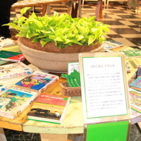 日本橋三越でブックシェア実施中。スタッフと来店客が本で交流