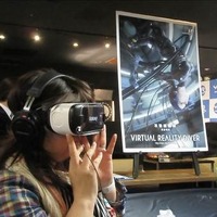 ネットカフェで展開中の「VR THEATER」