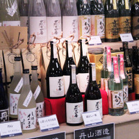 京都の地酒も銘柄を豊富にそろえる