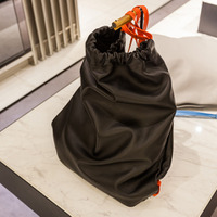 アレキサンダー・ワン、ラグジュアリーな“ゴミ袋”を伊勢丹で発売 画像