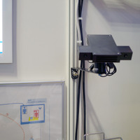参考出展されたケーブルレス二眼カメラ。カメラ側に画像認識機能を搭載するため、イベントなどでの一時利用でも高度な監視能力を実現する（撮影：防犯システム取材班）