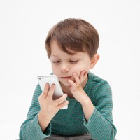 スマホ高依存の子供、1割が自分から「ネットの見知らぬ相手」に接触 画像