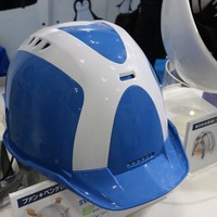 「エアーパッド」の中でも放熱タイプのSW-830F。ファンとベンチレーションでヘルメット内部の熱を逃がす（撮影：防犯システム取材班）