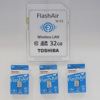 「FlashAir（TM）は、8GB、16GB、32GBをラインナップ。SDスピードクラス10で、8GBの製品なら3,000円前後で購入できる（撮影：防犯システム取材班）