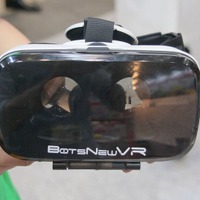 AndroidスマートフォンをセットすることでVRの世界が体験できる「BotsNew VR(ボッツニューVR)」