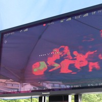 赤外線サーモカメラによる救助活動現場のリアルタイム映像（撮影：防犯システム取材班）
