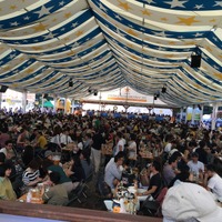 約13,000席が満席状態！札幌大通り公園に巨大なビアガーデンが出現！ 画像