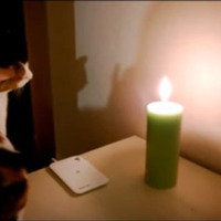 【動画】ローソクの灯りに猫パンチ！
