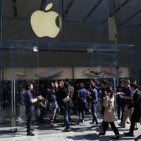 iPhone SEの発売日の様子（Apple Store 表参道）（C）Getty Images